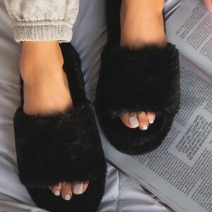 Black Faux Fur Open Toe Slippers